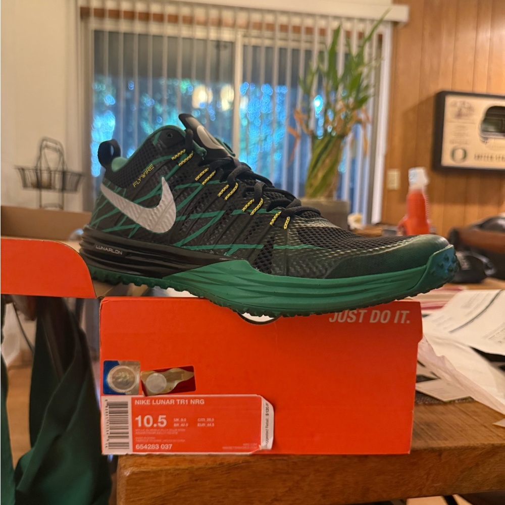 Oregon Ducks Nike Lunar TR1 NRG Black and Green Athletic Shoes